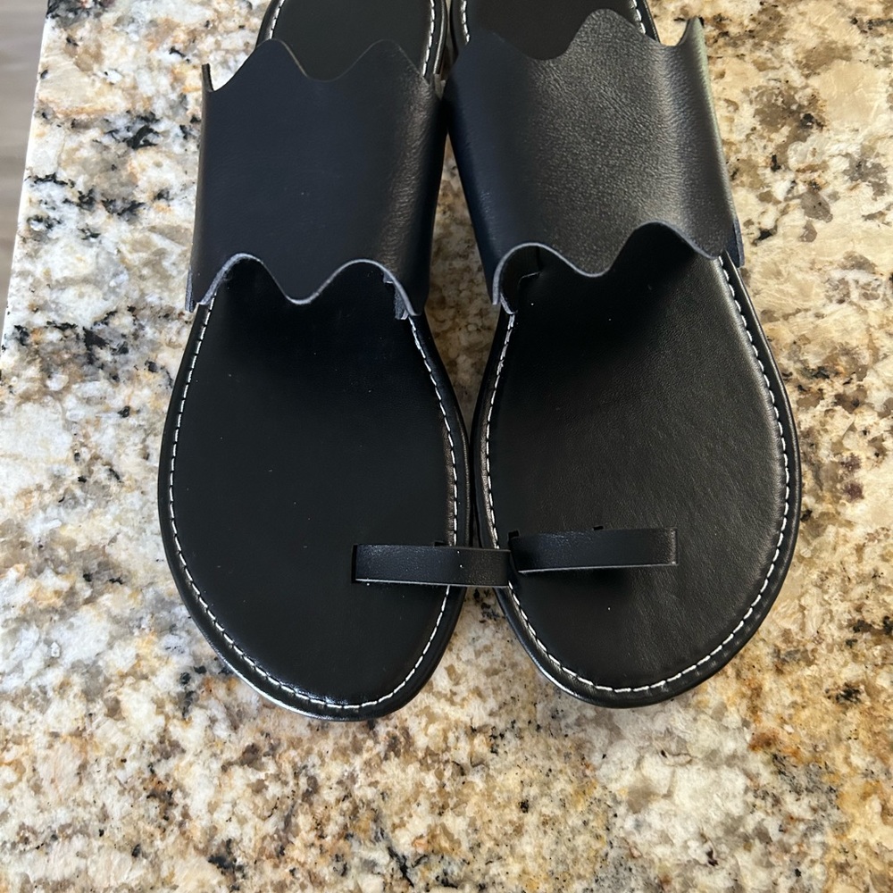 CUTE BLACK SANDALS